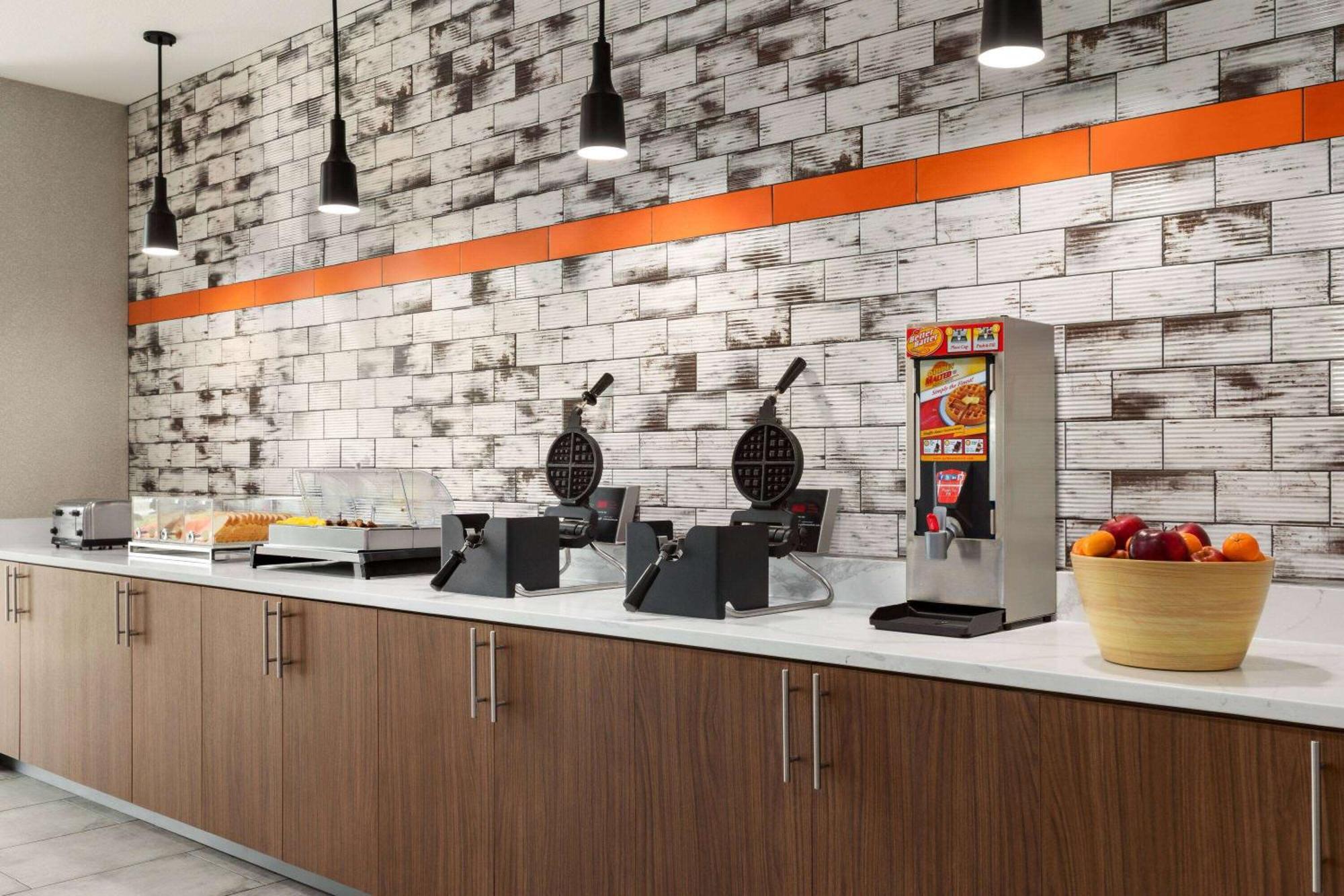 La Quinta Inn & Suites By Wyndham Austin South Exteriör bild